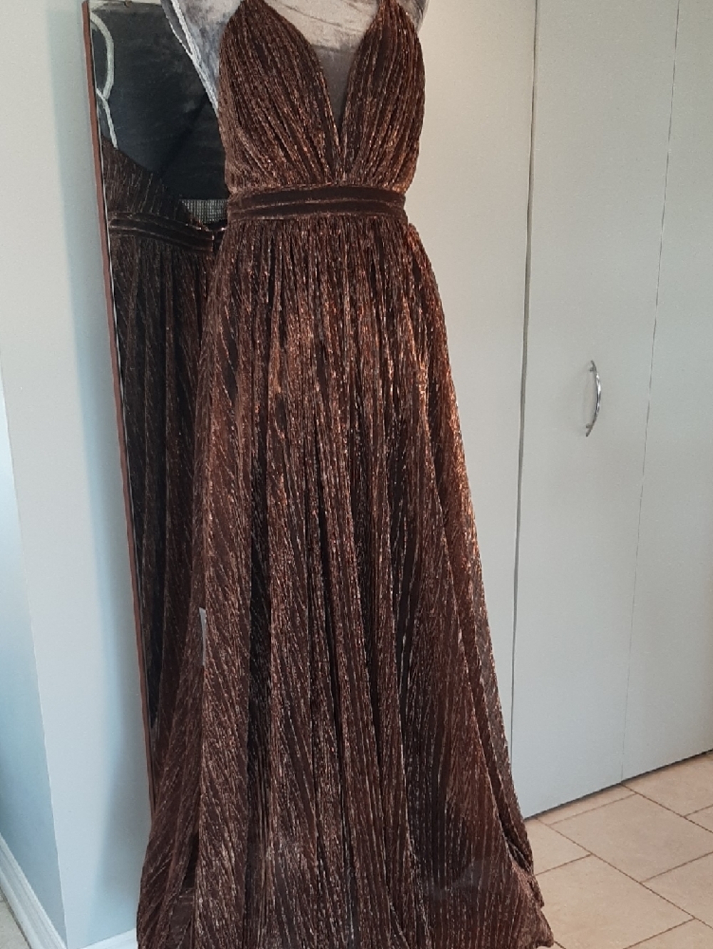 NWTπle chateauπGOLD METALLIC Brown Pleated Plung V-Neck OPEN BACK Maxi Sz M - Picture 3 of 12